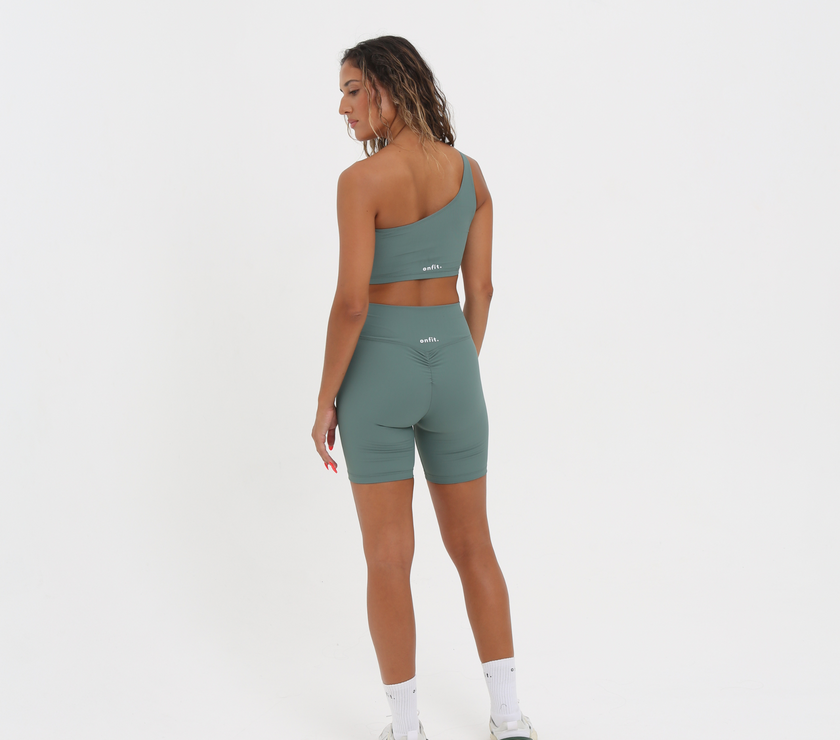 Short Bella