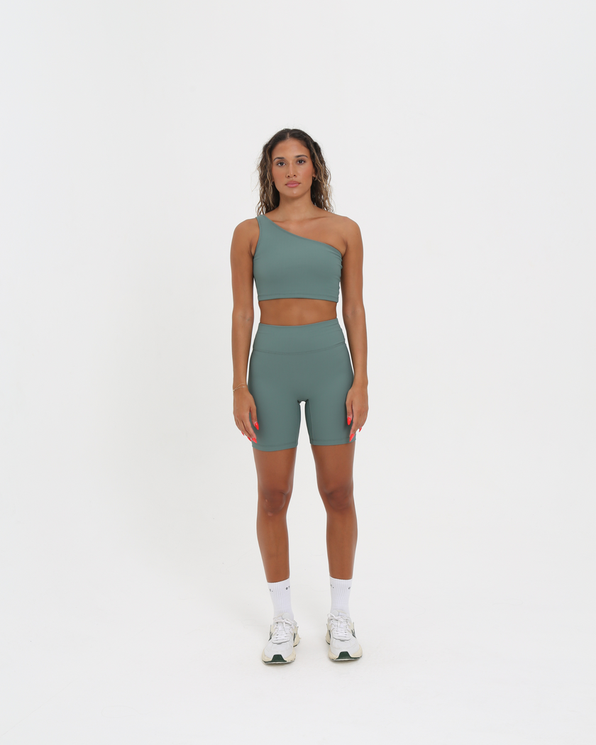 Short Bella